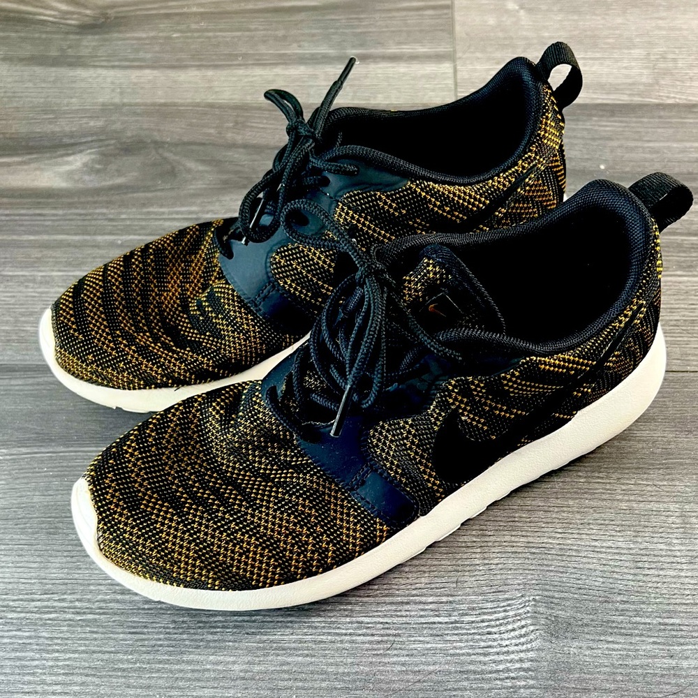 Nike Roshe Run Knit Jacquard Black and Bronze Print Sneakers (gently used)